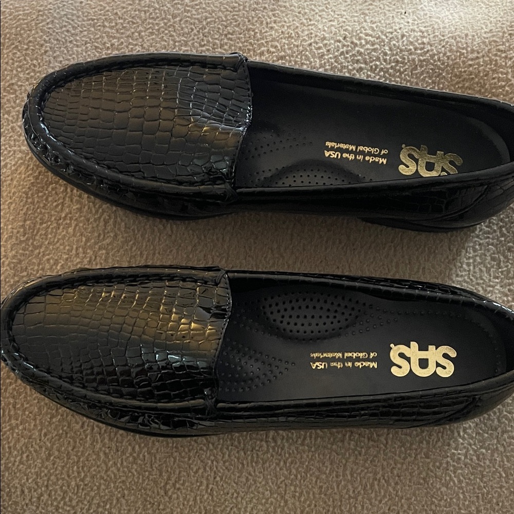 SAS Women's Black Croc-Embossed Flats